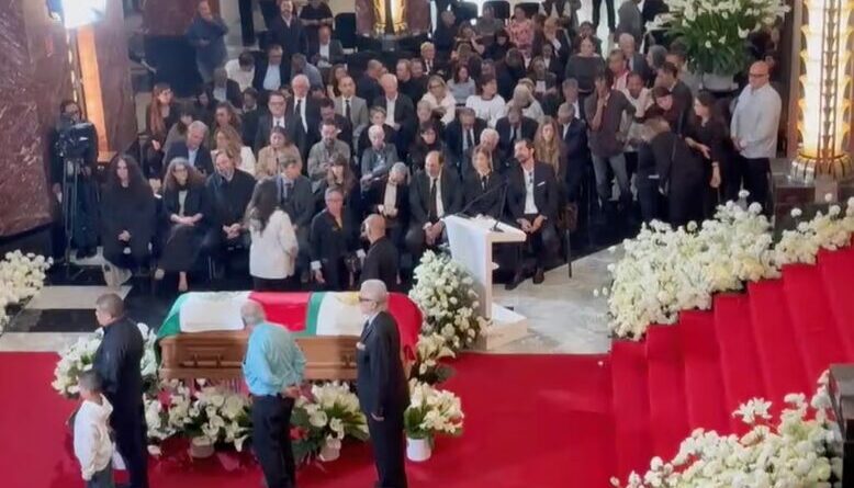 Bellas Artes rinde homenaje a Cuauhtémoc Cárdenas con la presencia de políticos y ciudadanos