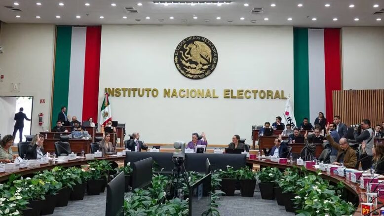 Cascada de renuncias de funcionarios ligados a la presidencia de Guadalupe Taddei en el INE