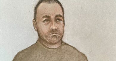 Exconcejal británico admite años de abusos contra su esposa; enfrenta decenas de cargos