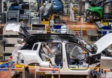 Producción automotriz baja 15% y exportaciones 12% en septiembre; fabrica menos